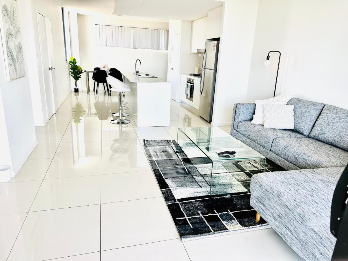 Modern 2 Bedroom & 2 Bathroom Apartment With Stunning Sydney Cbd & Skyline Views! Ливерпуль Экстерьер фото